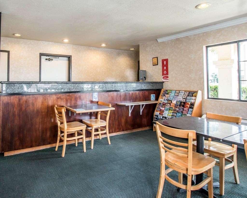 Econo Lodge Moreno Valley Beltér fotó